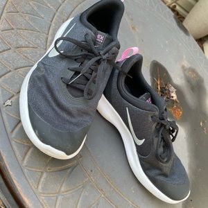 nike ball shoes size 6y only worn a couple times just didn’t fit me